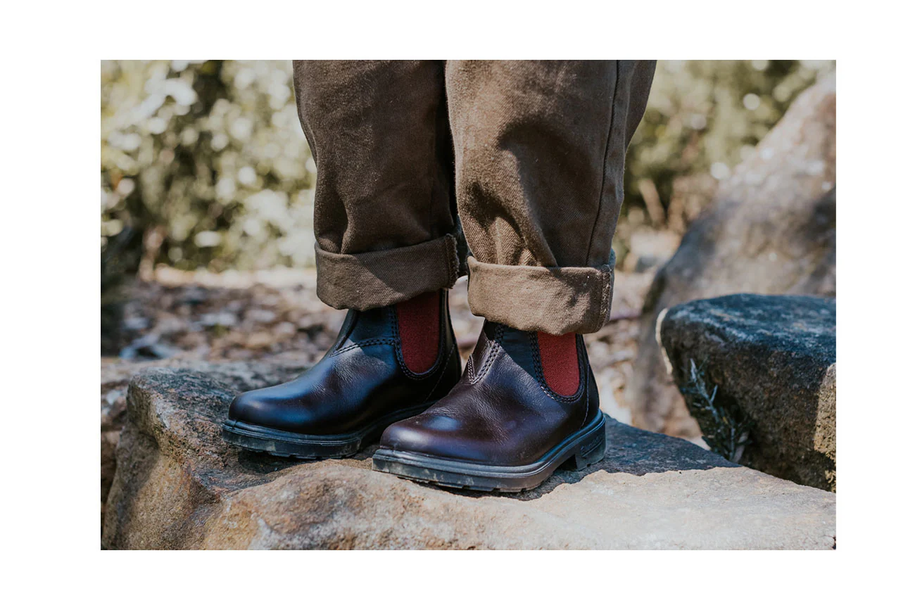 Blundstone #2590 Brown Leather with Crimson Elastic - Image 4